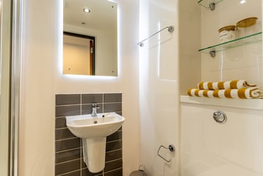 Standard En Suite - Image 5